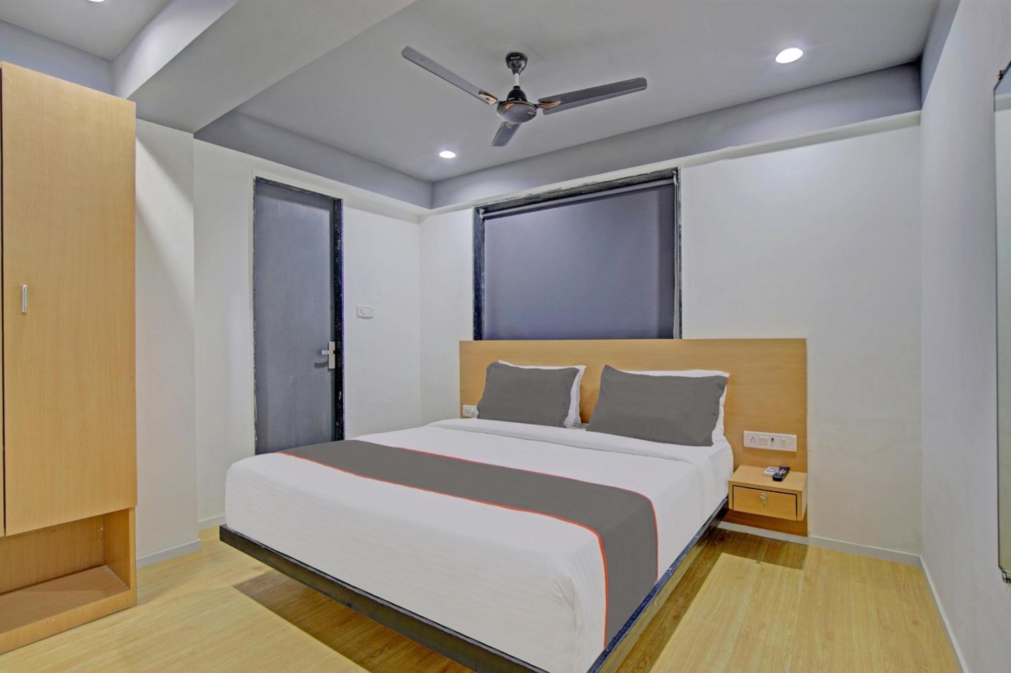 Collection O De'Pearl Hotel Сурат Экстерьер фото